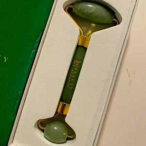 Brand New Never Used Beauty By Earth Jade Roller